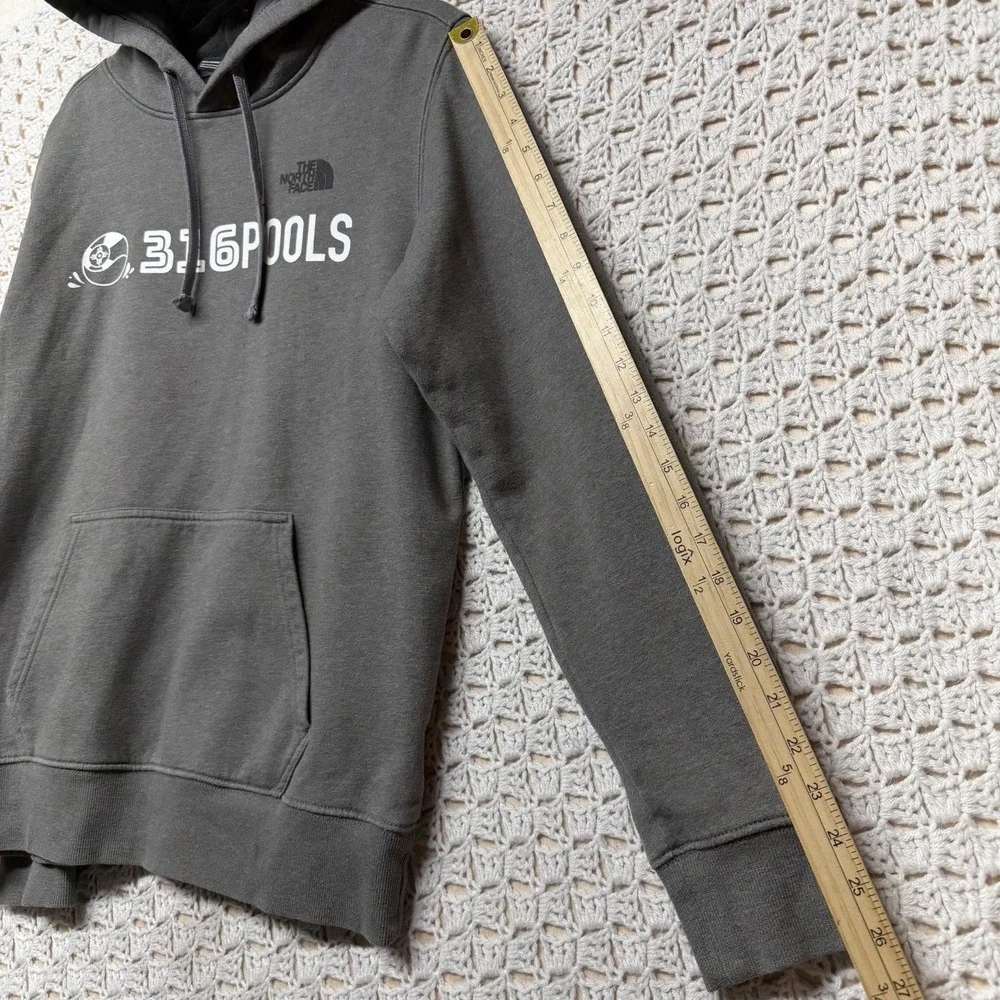 The North Face Hoodie Sweater Mens‎ M Gray Graphic Fleece Pullover Hiking Casual